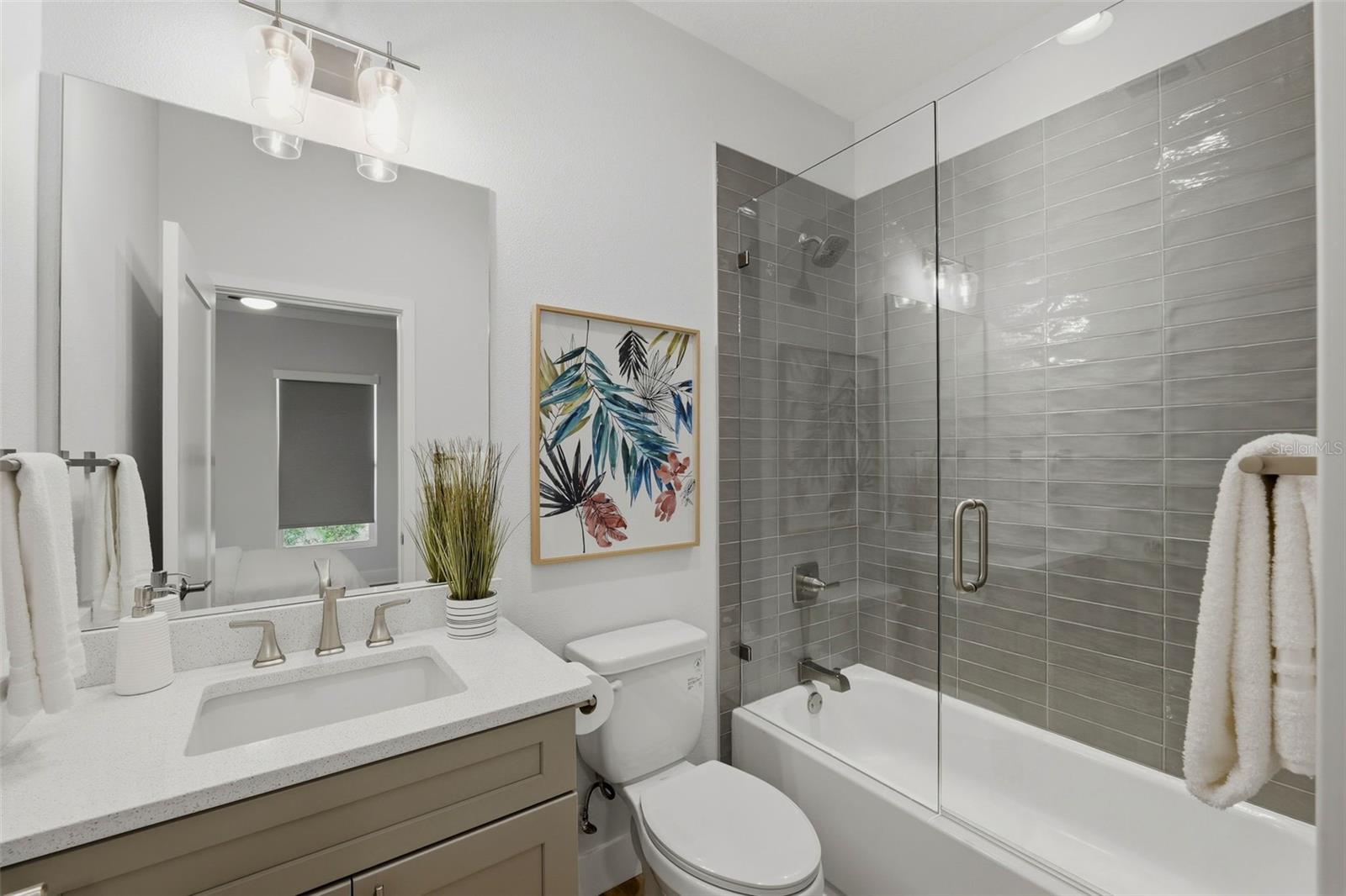 Image 25 of 43 For 946 Highland Avenue 16