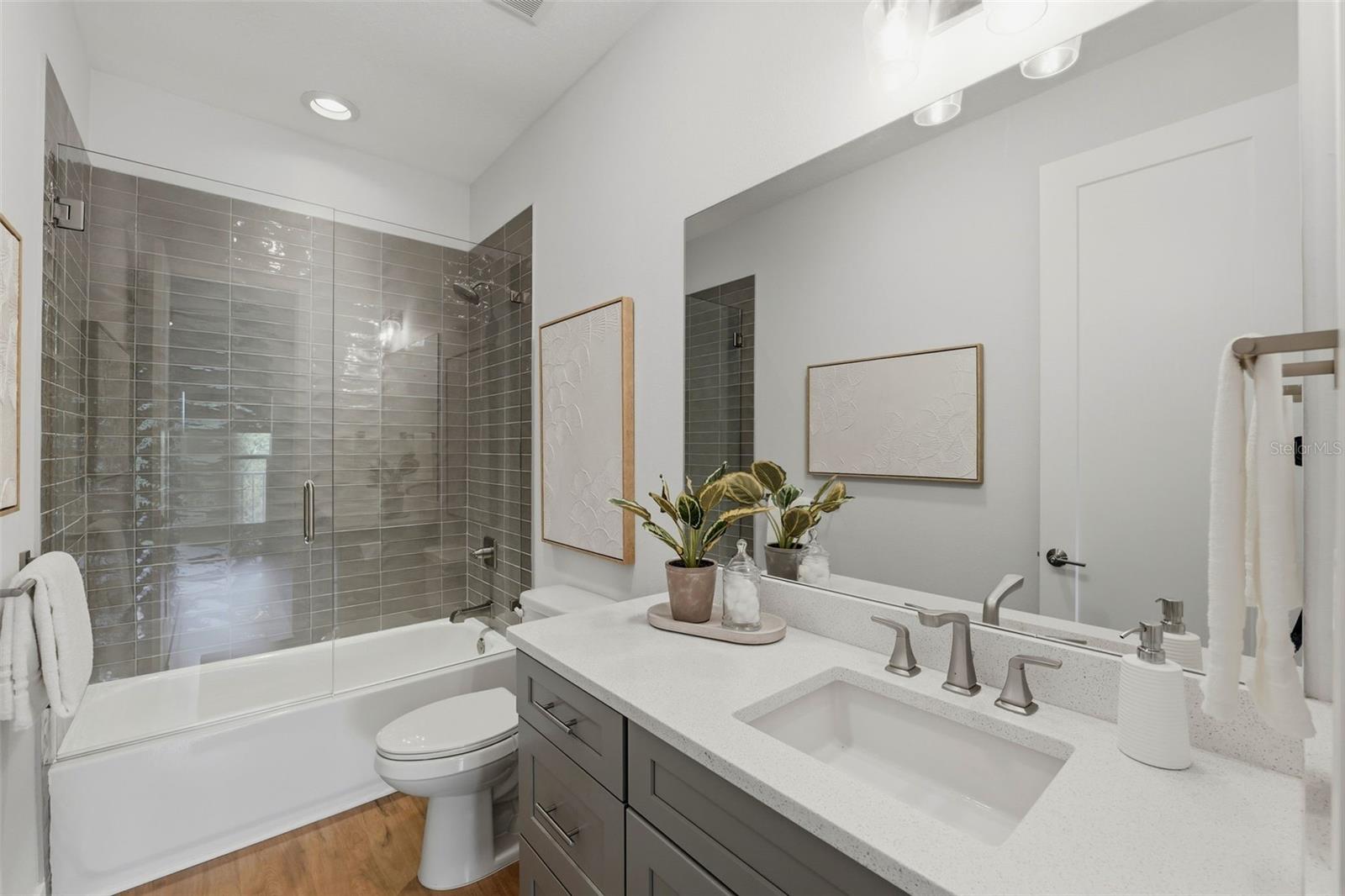 Image 27 of 43 For 946 Highland Avenue 16