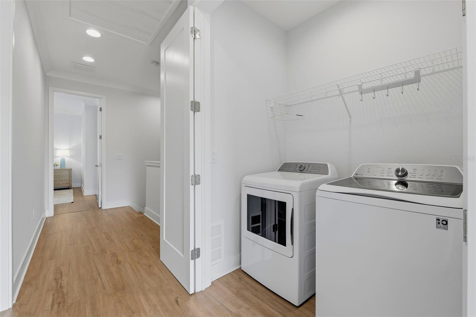 Image 32 of 43 For 946 Highland Avenue 16