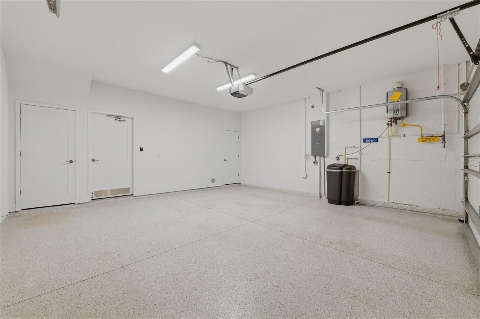 Image 33 of 43 For 946 Highland Avenue 16