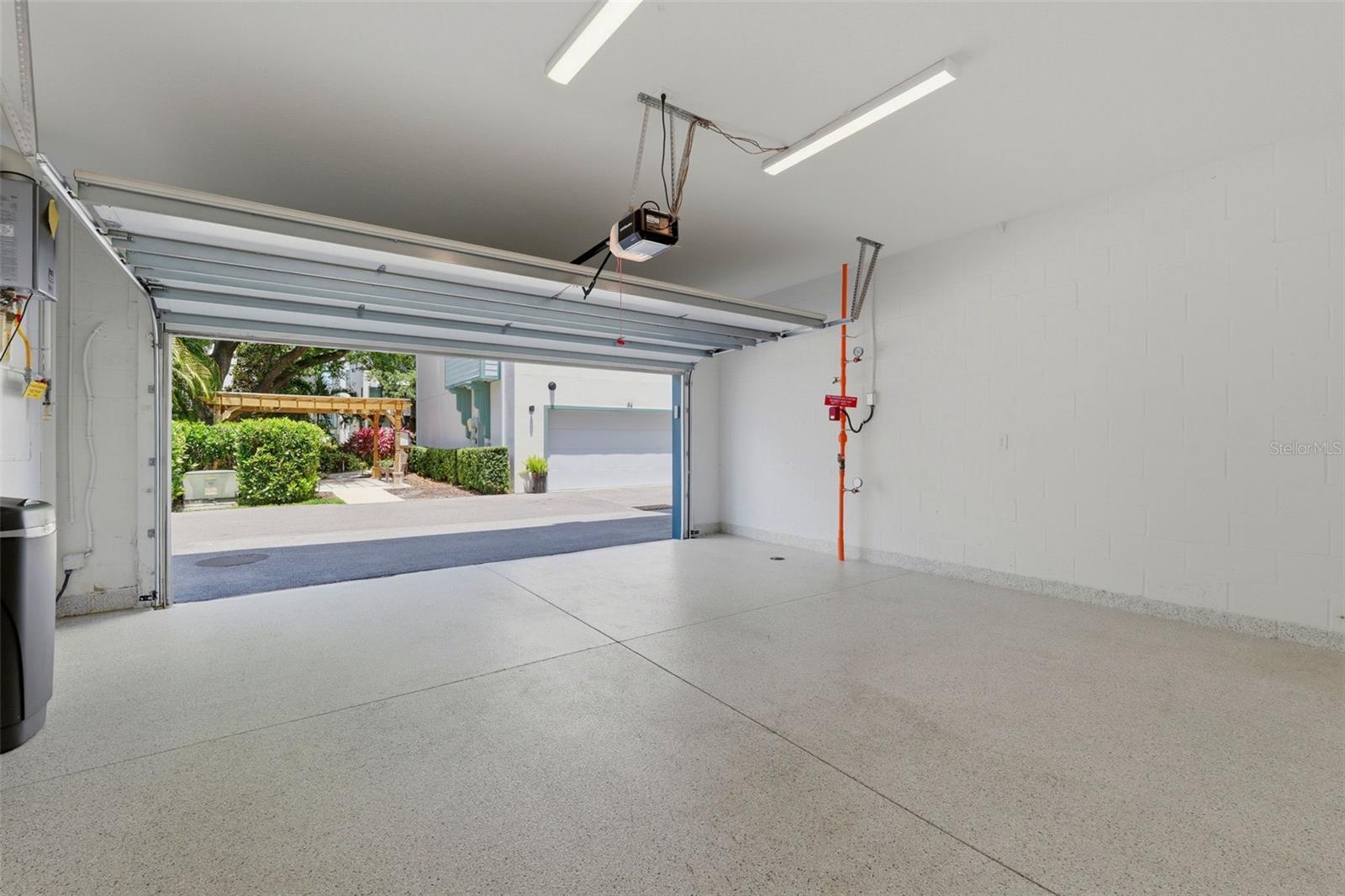 Image 34 of 43 For 946 Highland Avenue 16