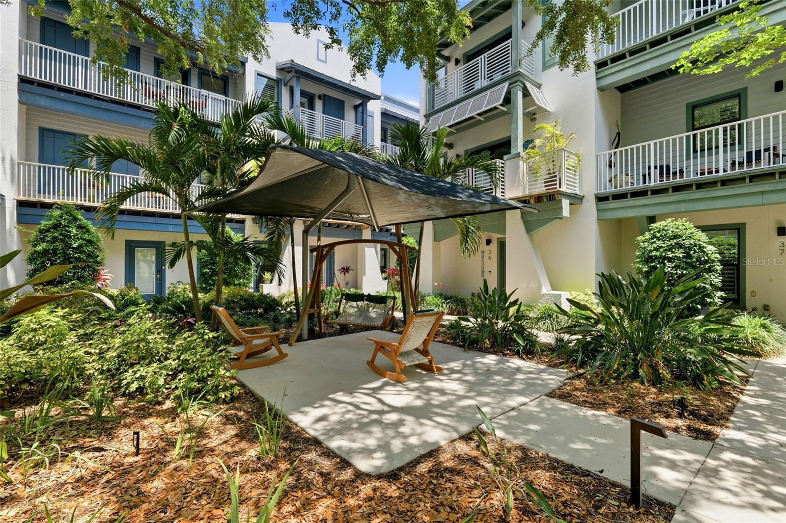 Image 37 of 43 For 946 Highland Avenue 16