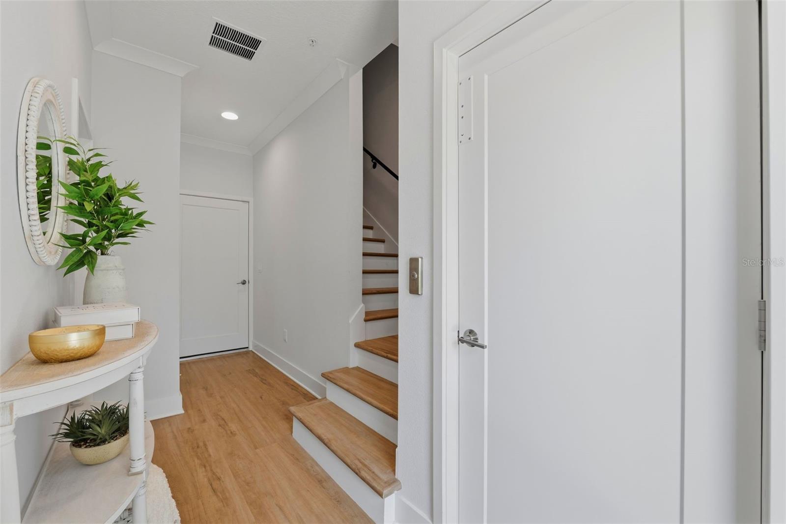 Image 4 of 43 For 946 Highland Avenue 16