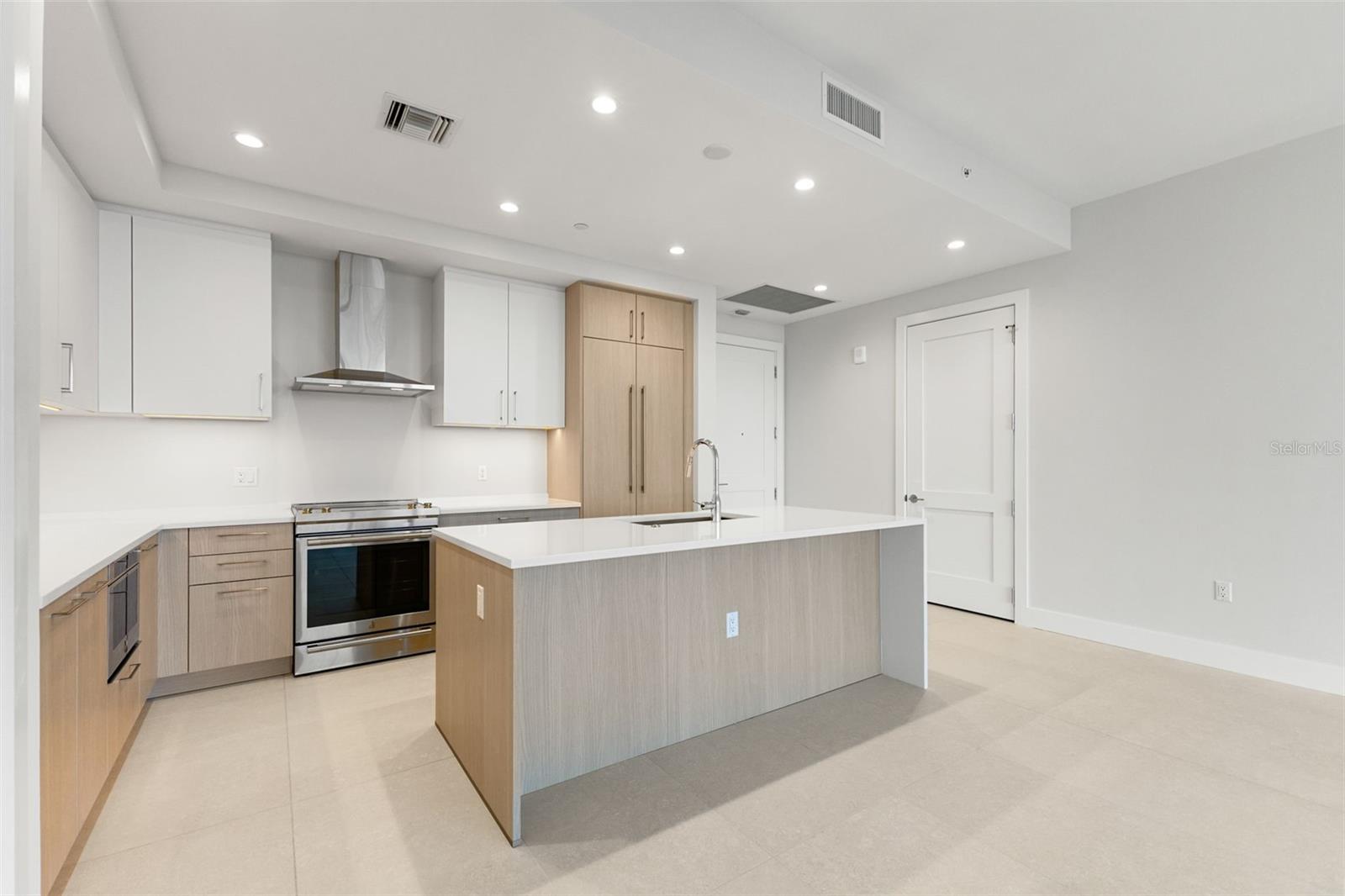 Image 4 of 48 For 275 1st Avenue S 2308