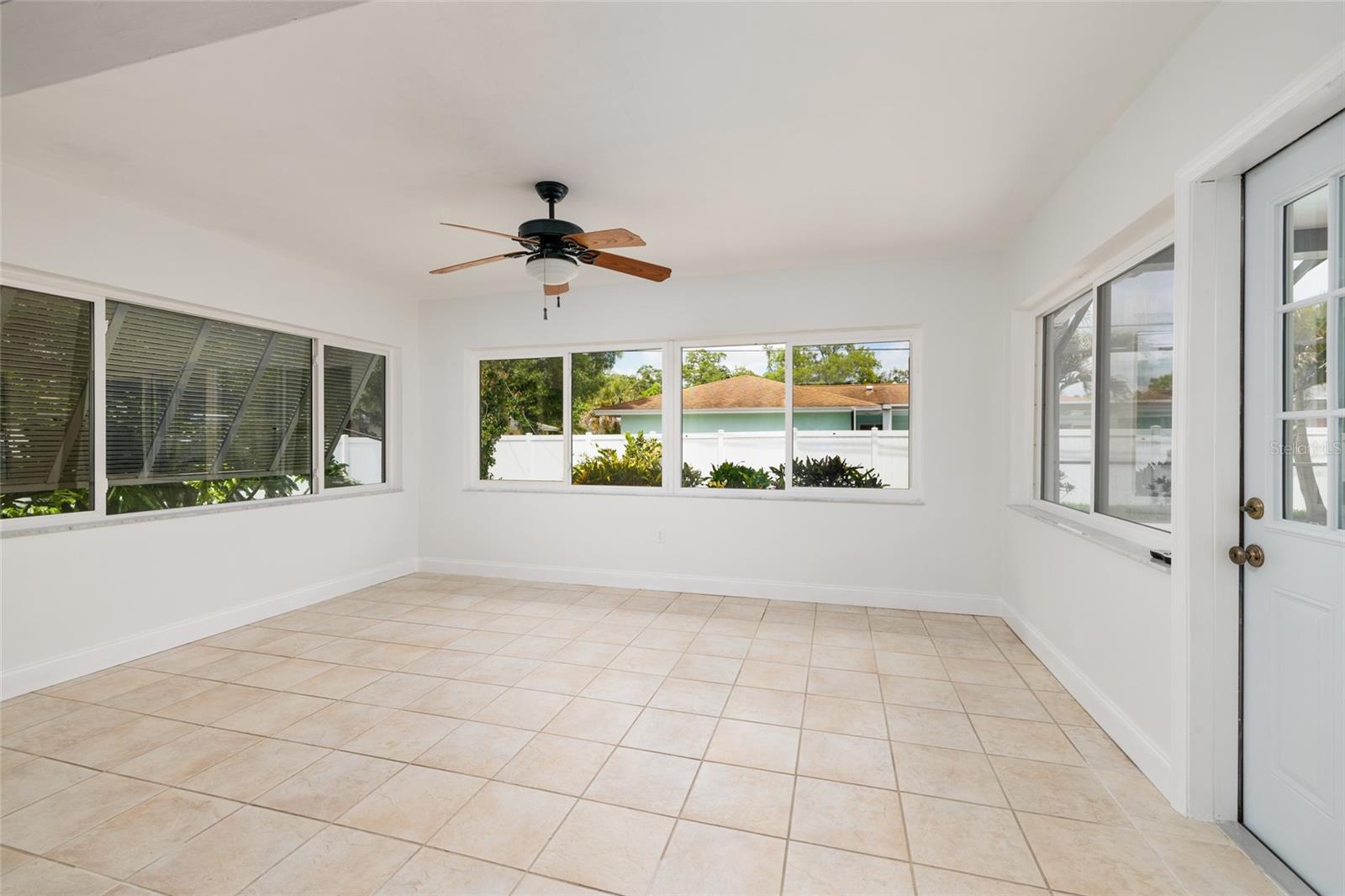 Image 19 of 38 For 1732 Emerald Drive