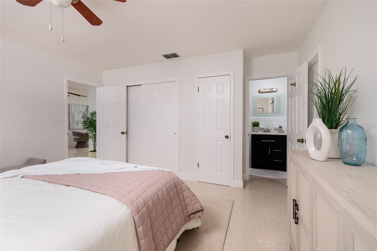 Image 21 of 38 For 1732 Emerald Drive