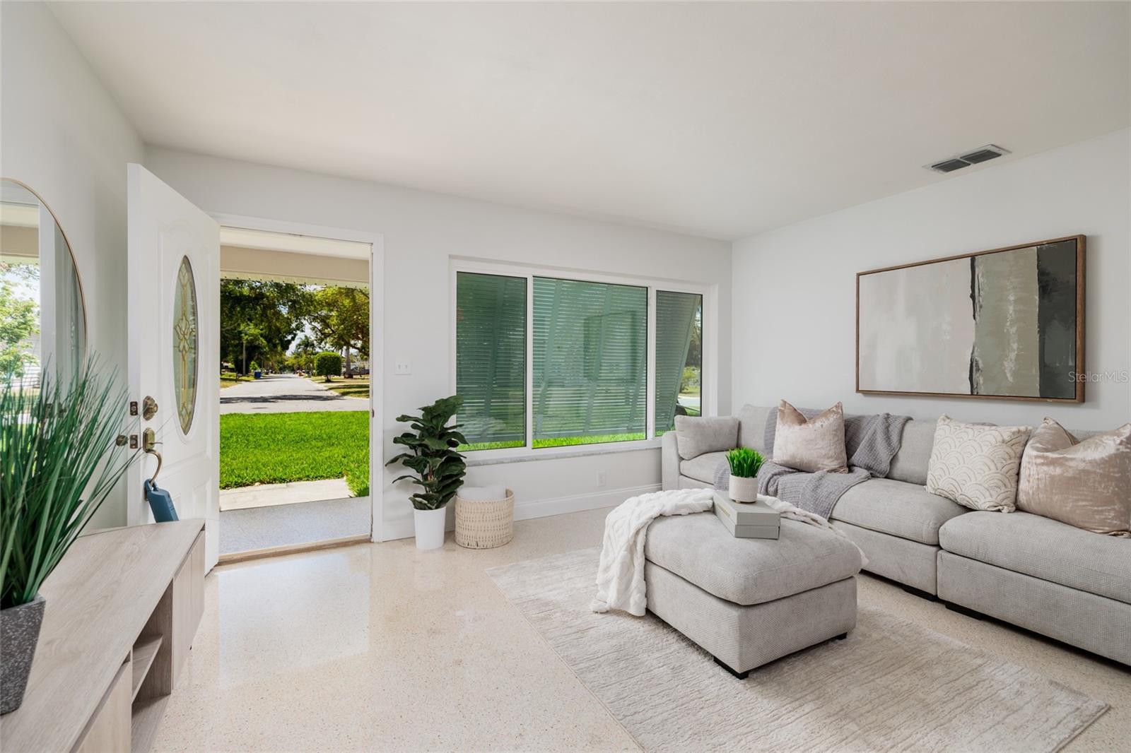 Image 7 of 38 For 1732 Emerald Drive