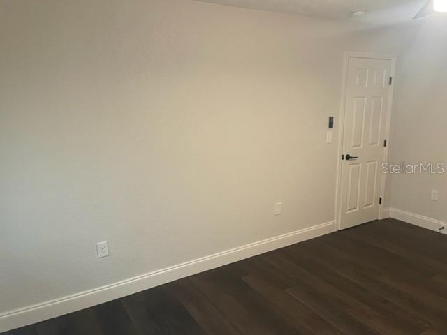 Listing photo id 13 for 5301 27th Avenue S 10