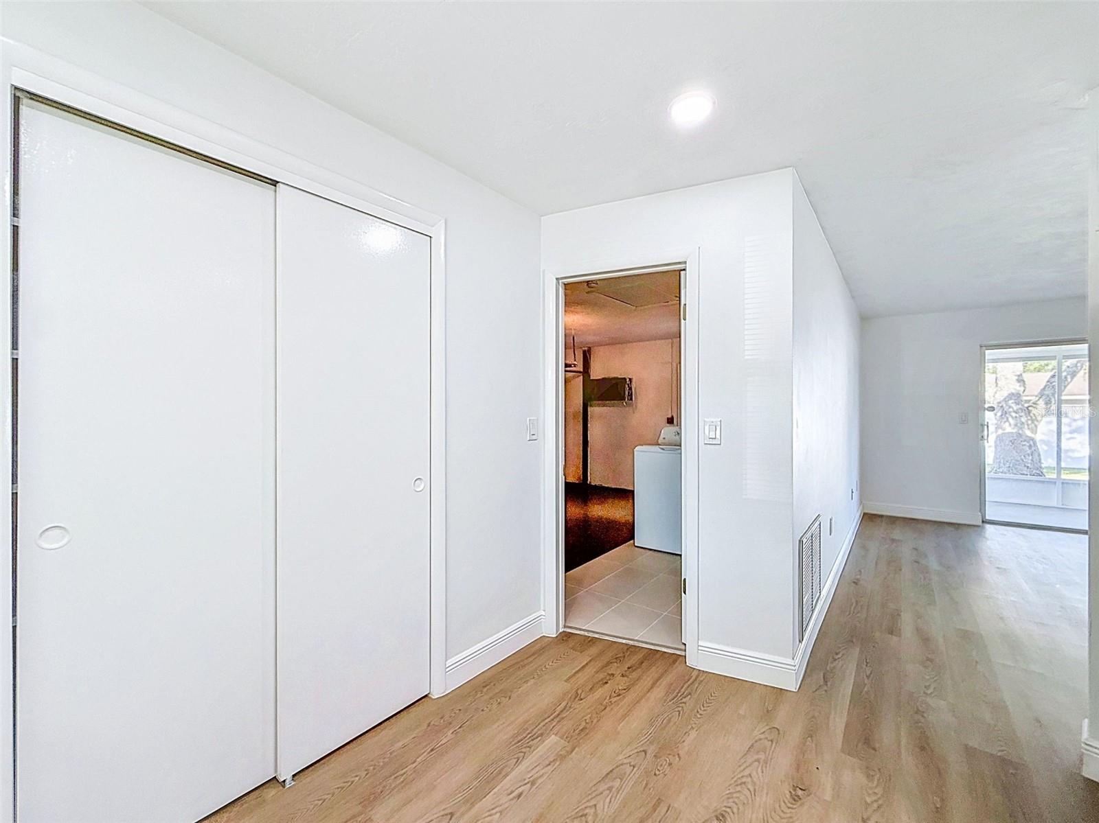 Image 31 of 41 For 850 Karen St
