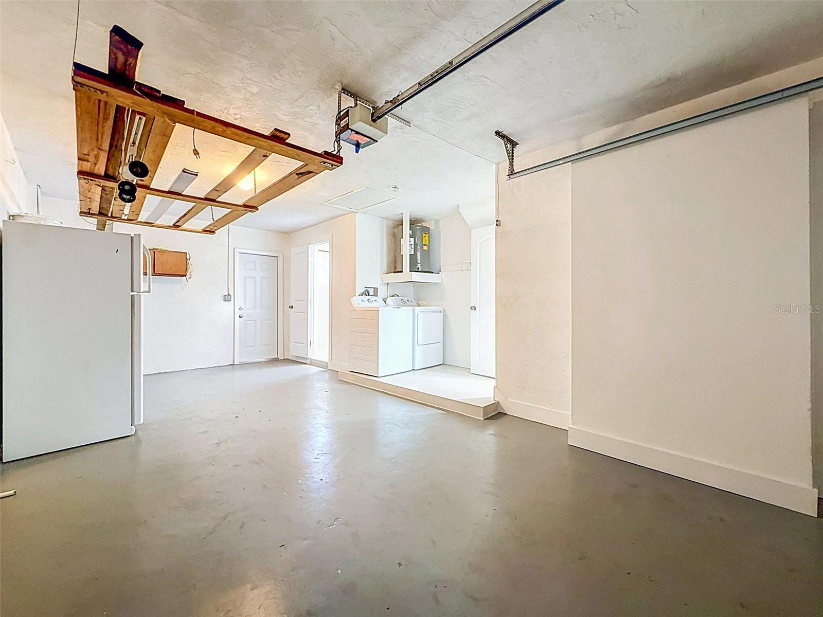 Image 34 of 41 For 850 Karen St