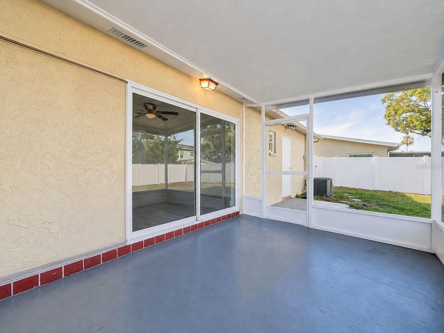 Image 37 of 41 For 850 Karen St
