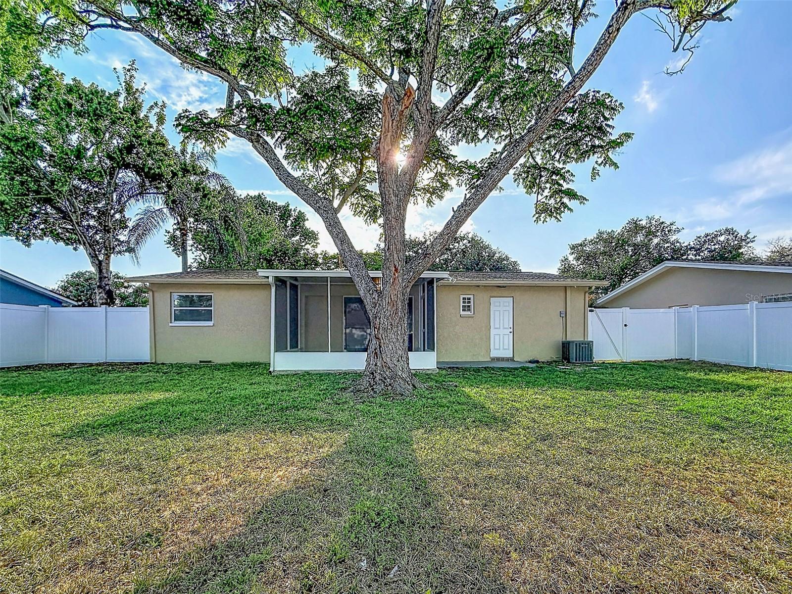 Image 39 of 41 For 850 Karen St