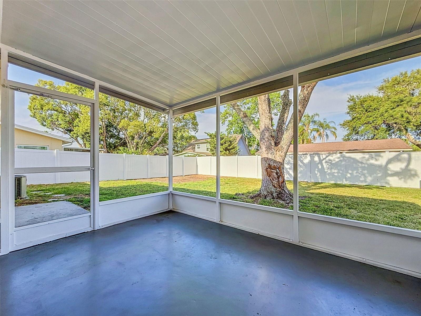 Image 6 of 41 For 850 Karen St