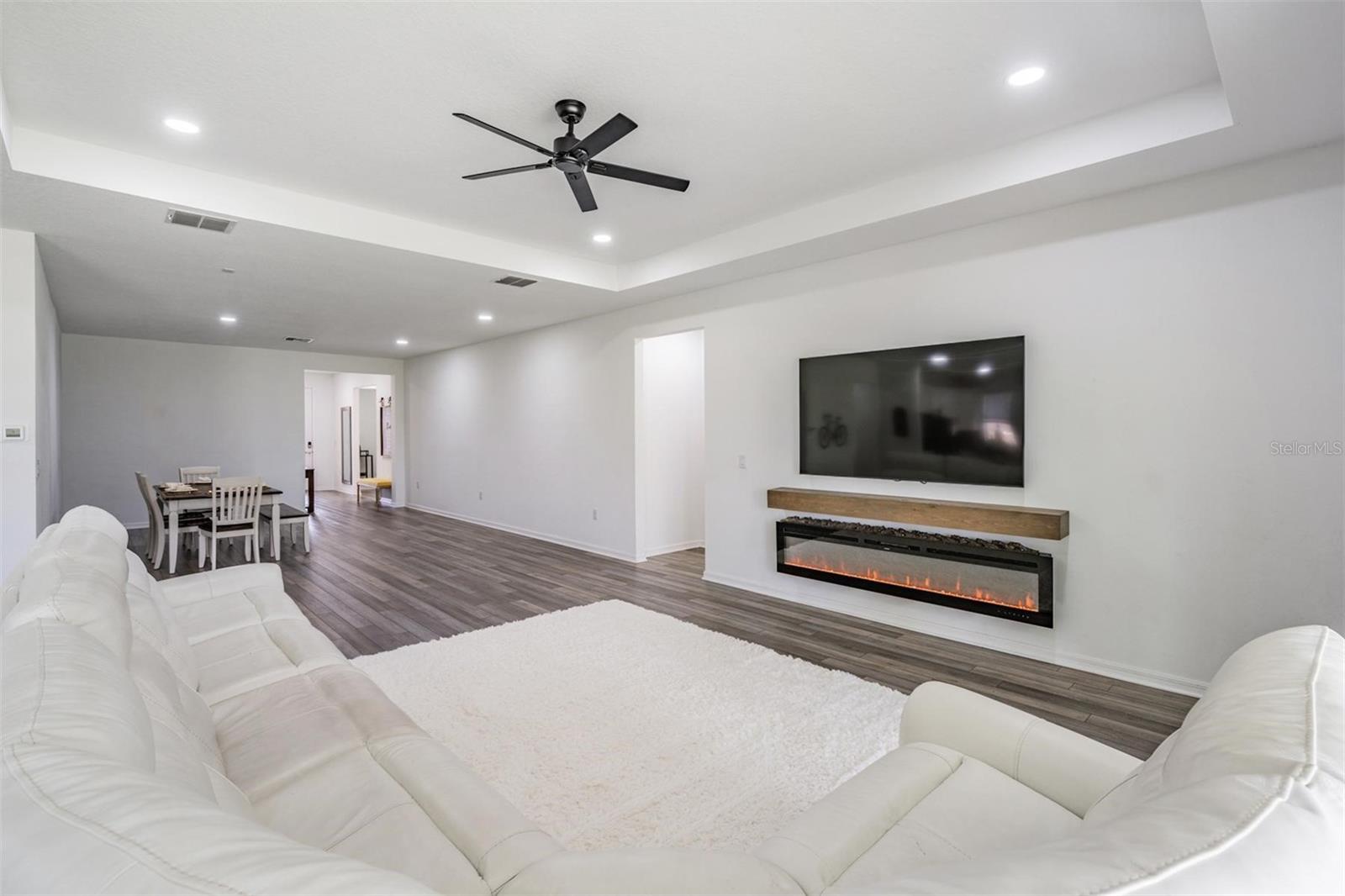 Image 19 of 75 For 9405 Ibis Grove Boulevard