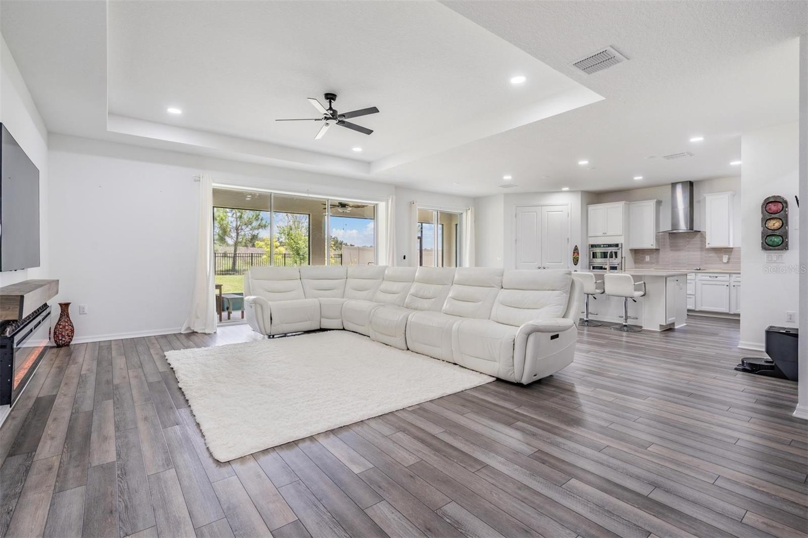 Image 21 of 75 For 9405 Ibis Grove Boulevard