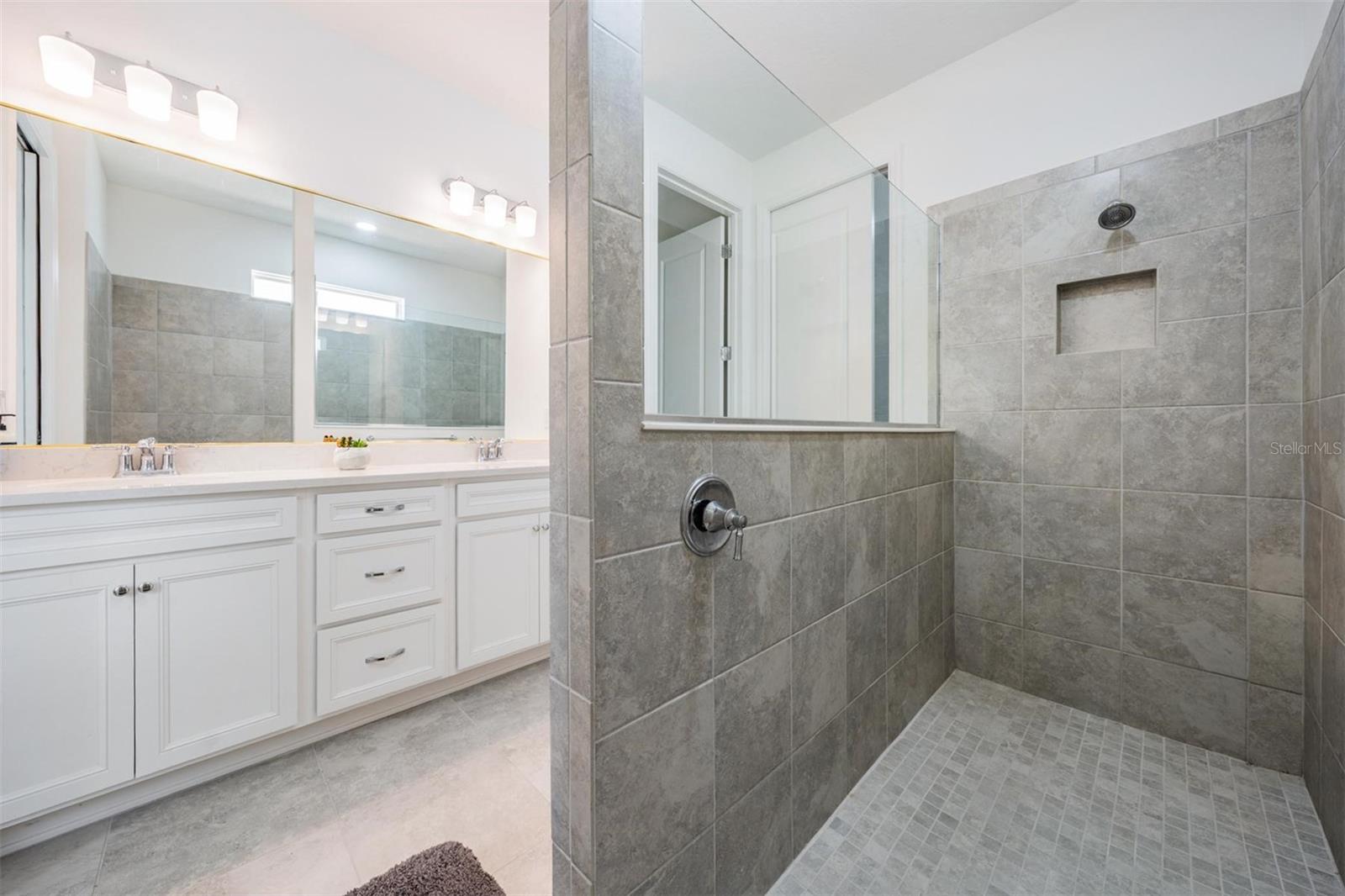 Image 27 of 75 For 9405 Ibis Grove Boulevard