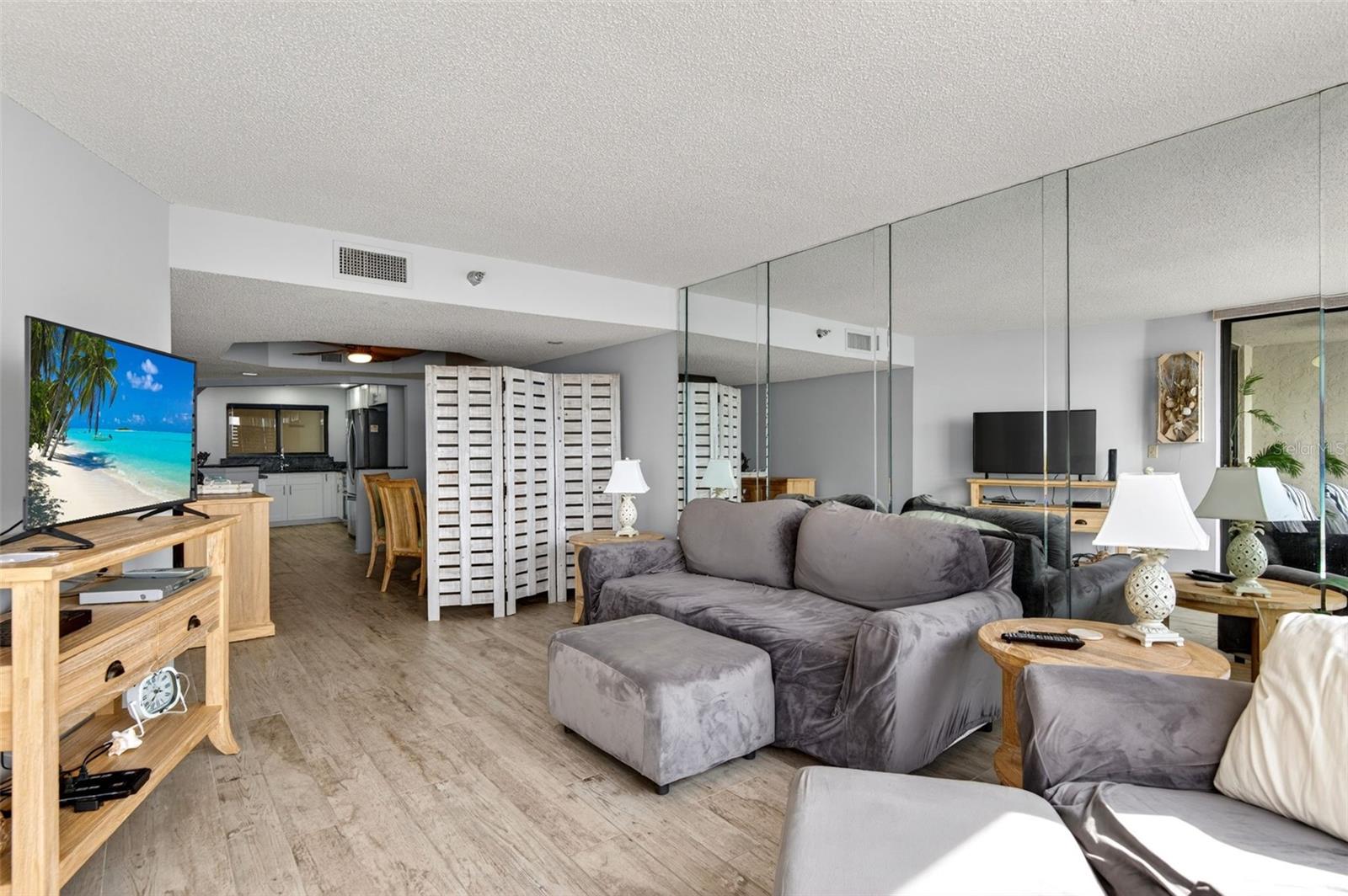 Image 13 of 35 For 1290 Gulf Boulevard 1604