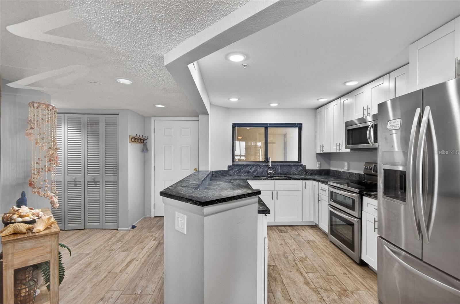 Image 16 of 35 For 1290 Gulf Boulevard 1604