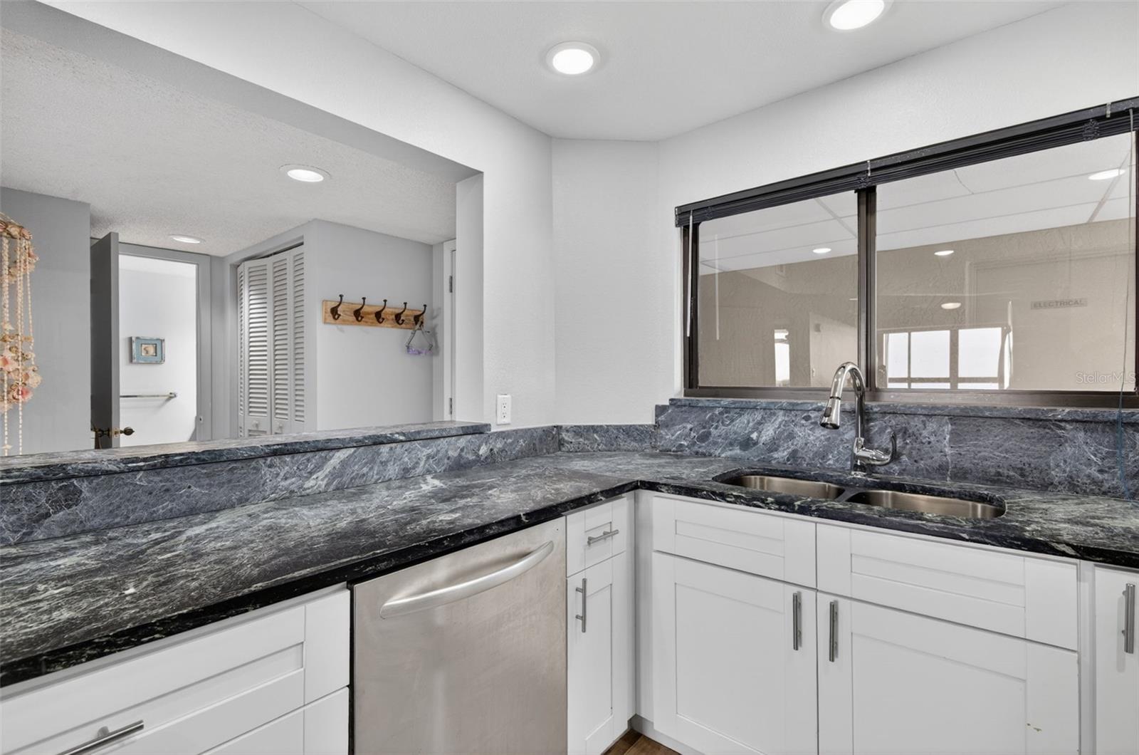 Image 18 of 35 For 1290 Gulf Boulevard 1604