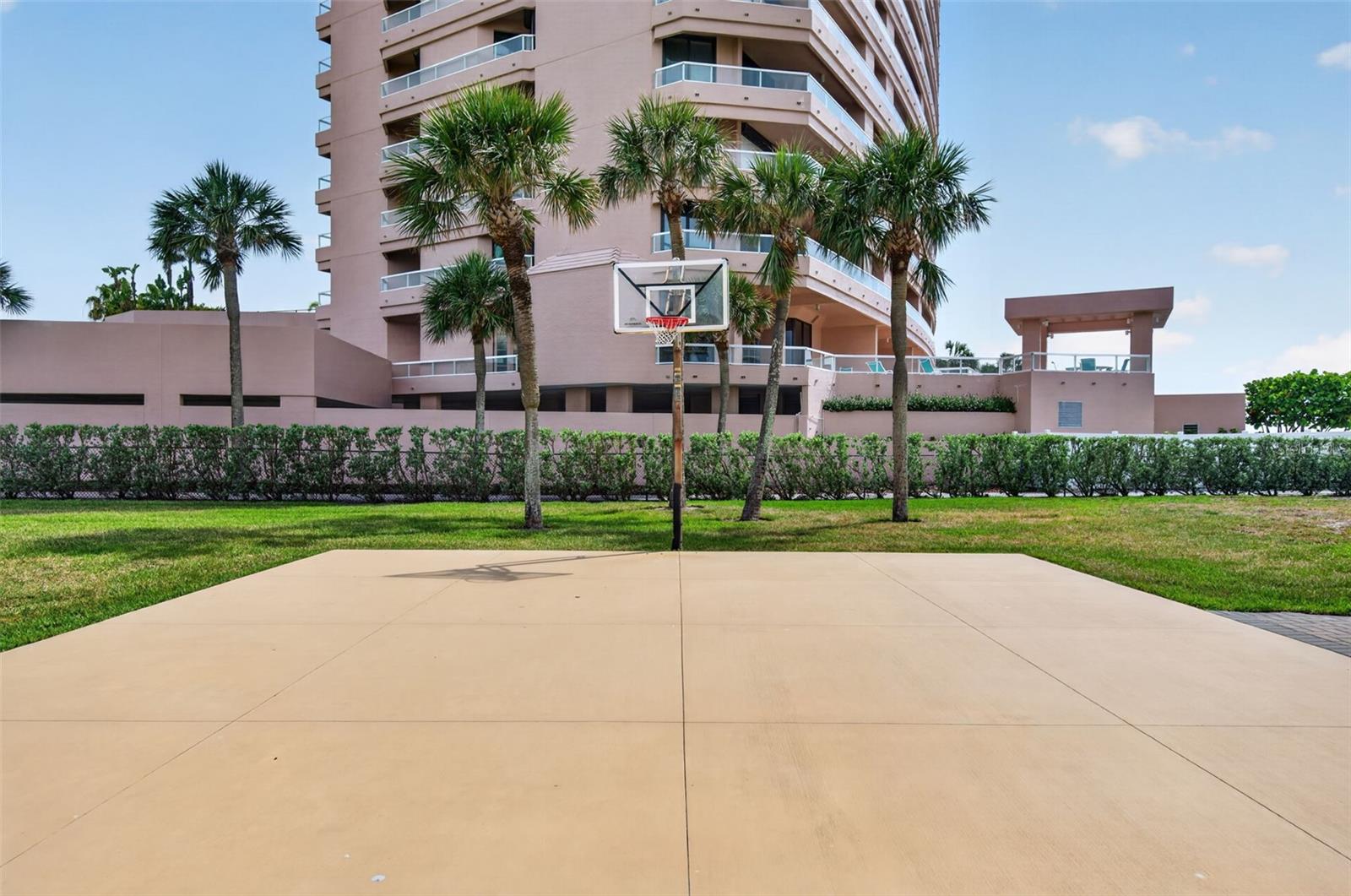 Image 29 of 35 For 1290 Gulf Boulevard 1604