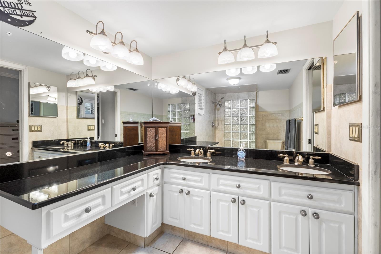 Image 17 of 72 For 2215 Buena Vista Drive