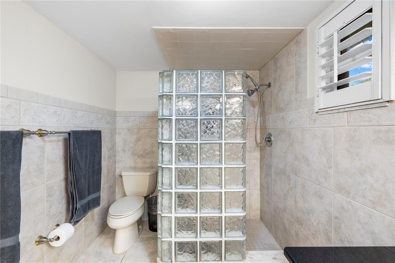 Image 18 of 72 For 2215 Buena Vista Drive