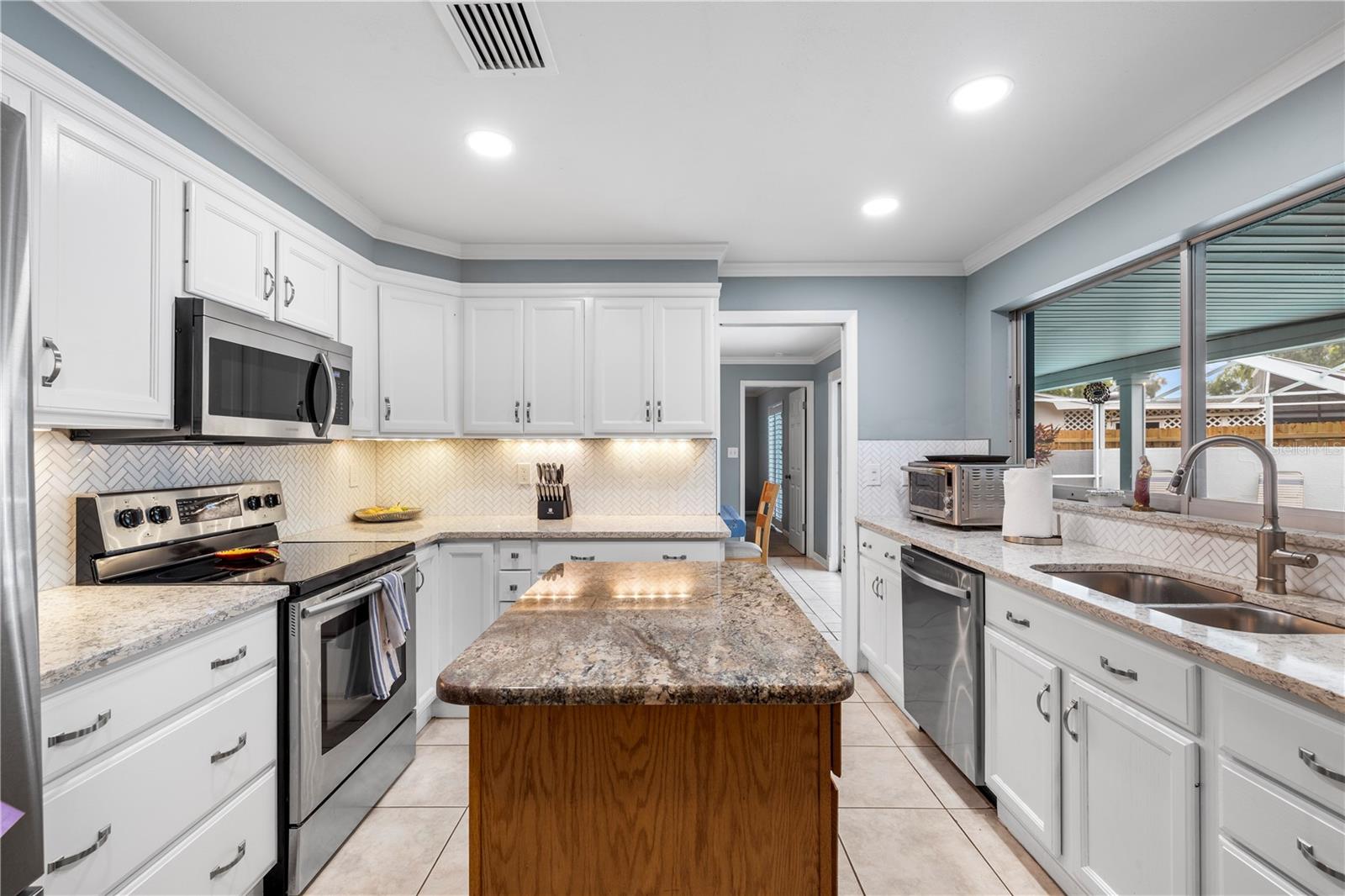 Image 19 of 72 For 2215 Buena Vista Drive