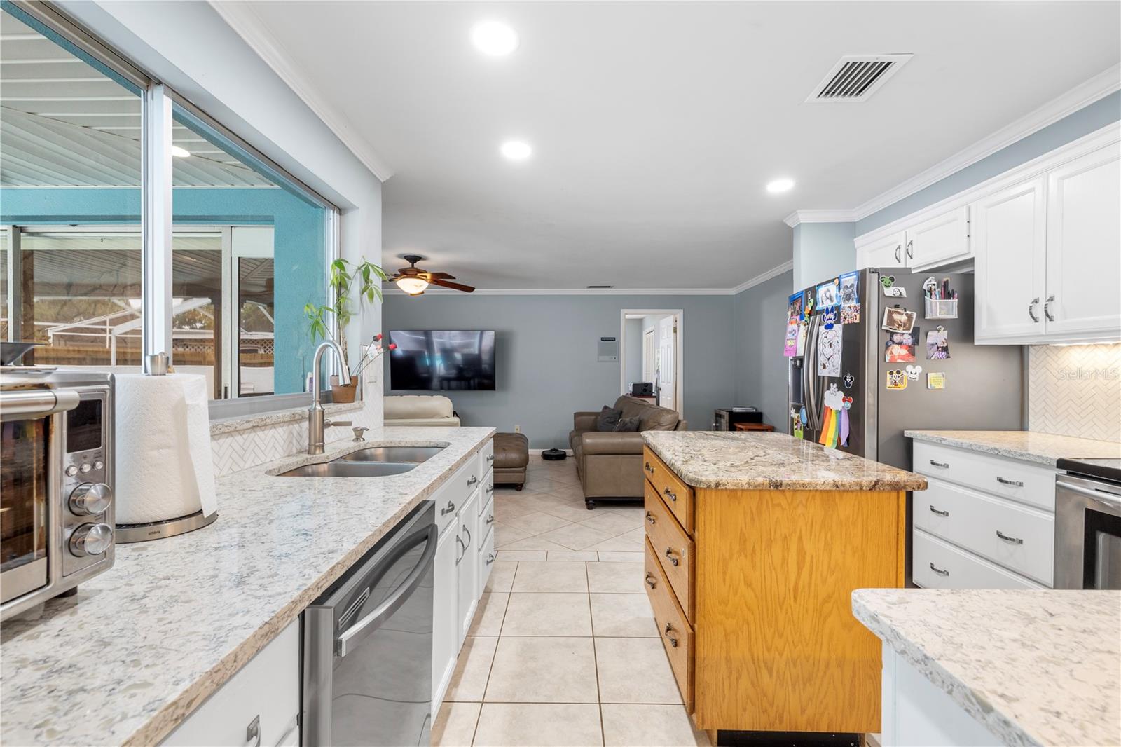 Image 21 of 72 For 2215 Buena Vista Drive
