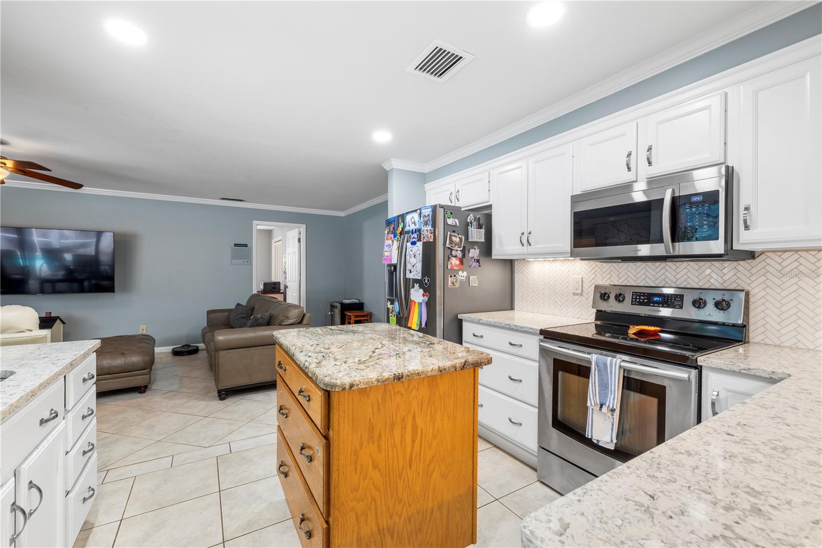 Image 22 of 72 For 2215 Buena Vista Drive