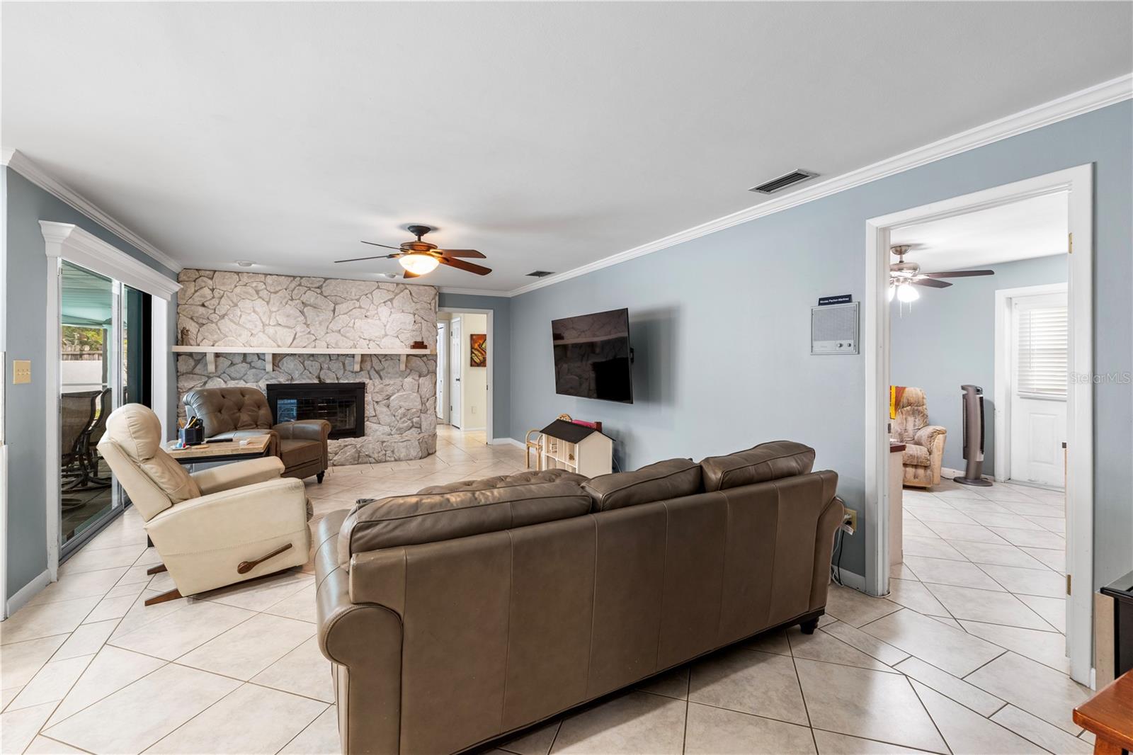 Image 24 of 72 For 2215 Buena Vista Drive
