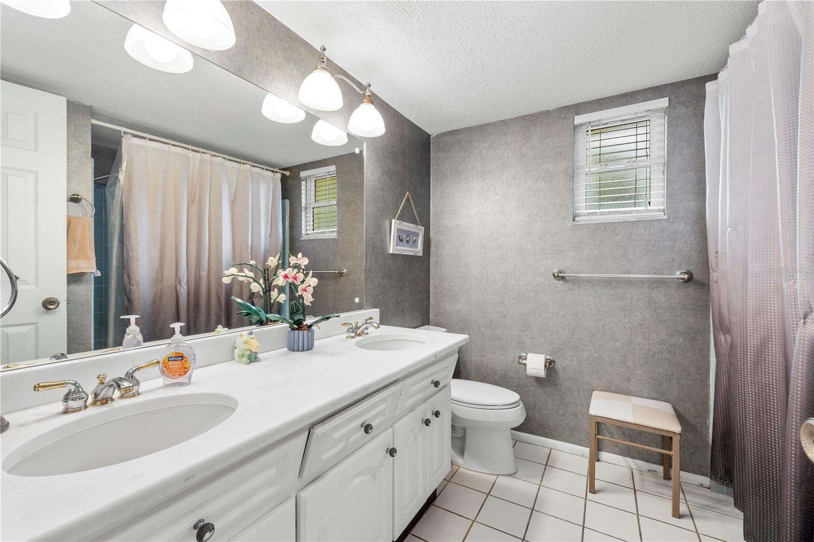 Image 37 of 72 For 2215 Buena Vista Drive