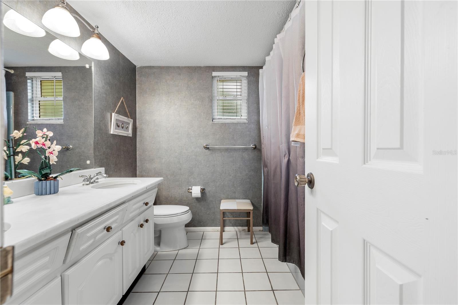 Image 38 of 72 For 2215 Buena Vista Drive