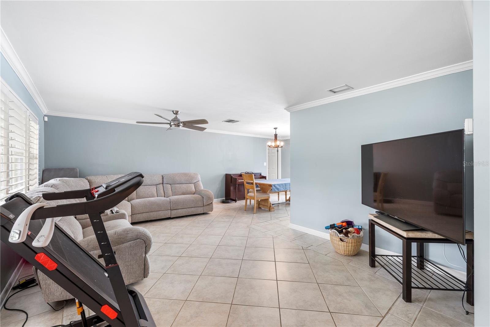Image 4 of 72 For 2215 Buena Vista Drive