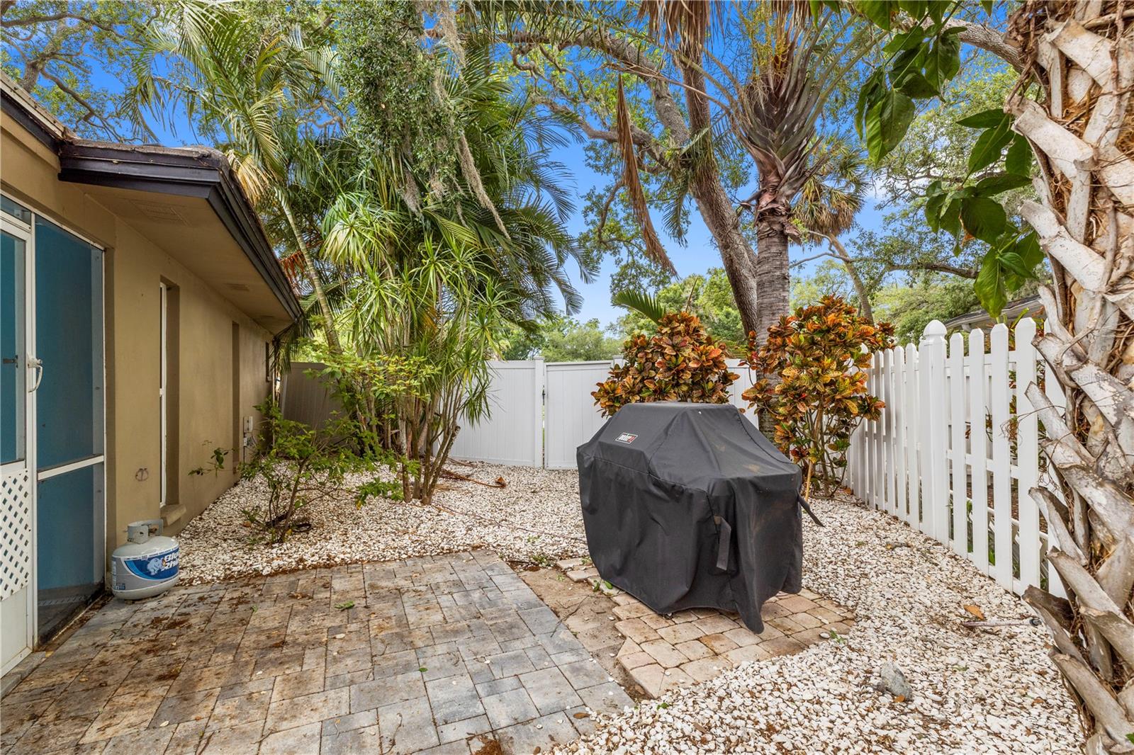 Image 49 of 72 For 2215 Buena Vista Drive