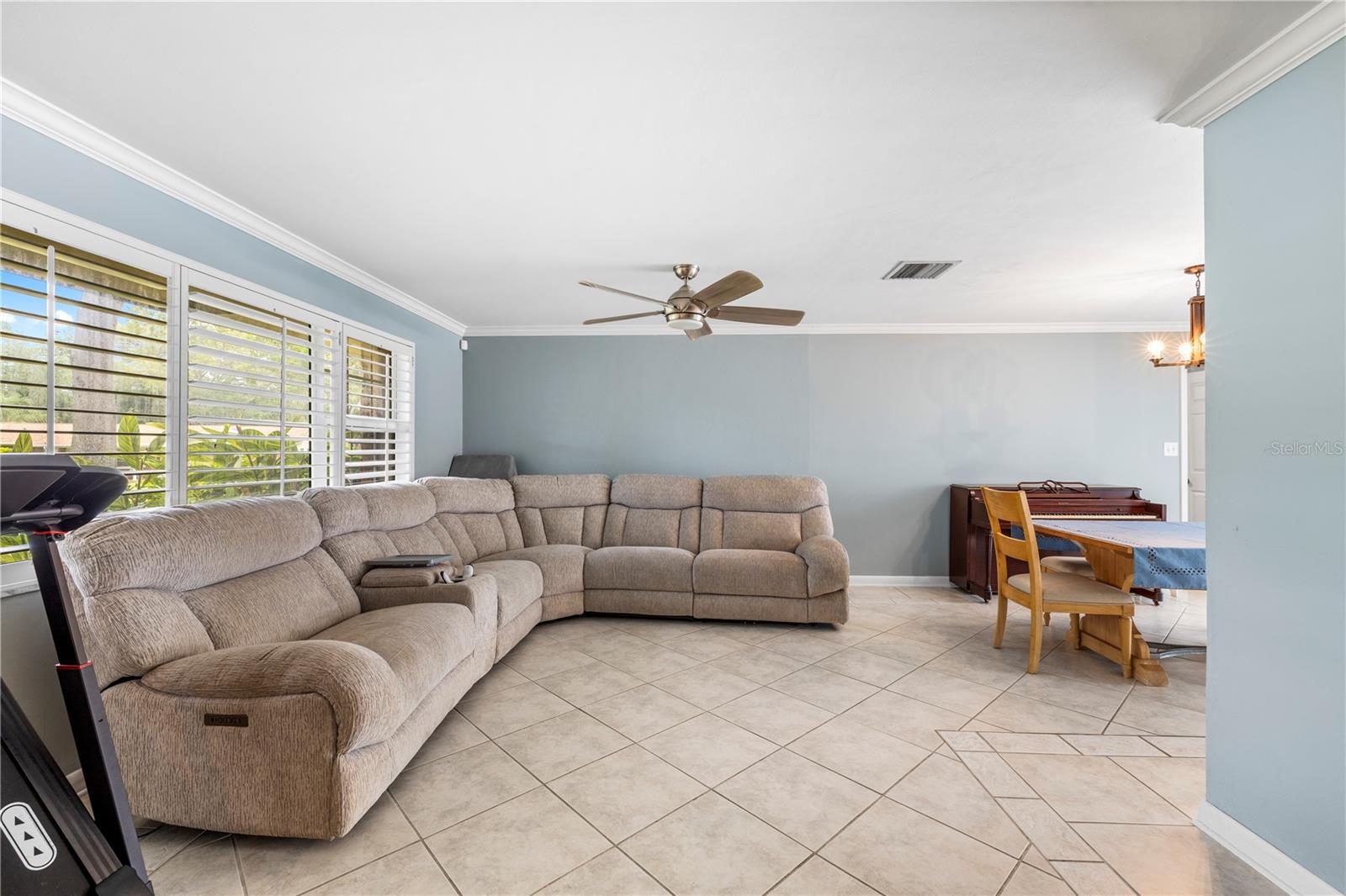 Image 5 of 72 For 2215 Buena Vista Drive