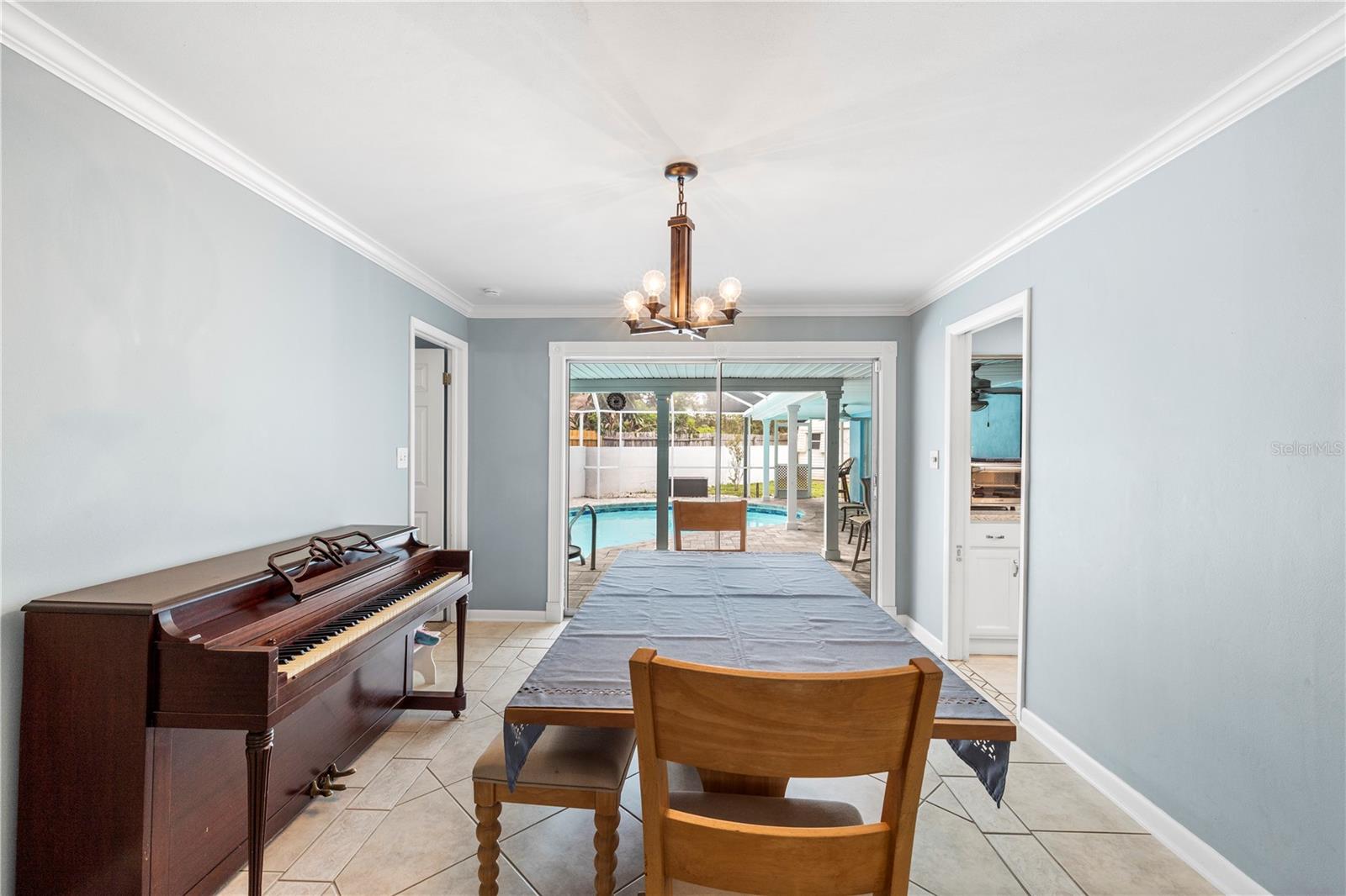 Image 6 of 72 For 2215 Buena Vista Drive