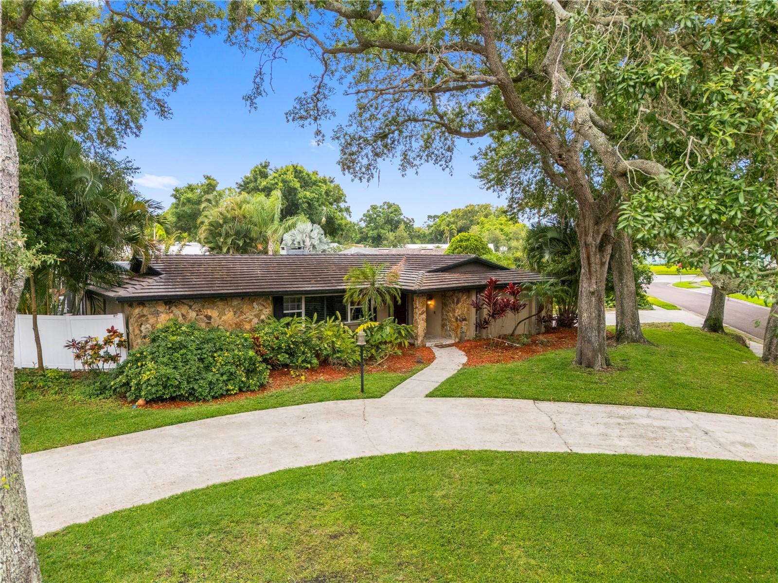 Image 62 of 72 For 2215 Buena Vista Drive