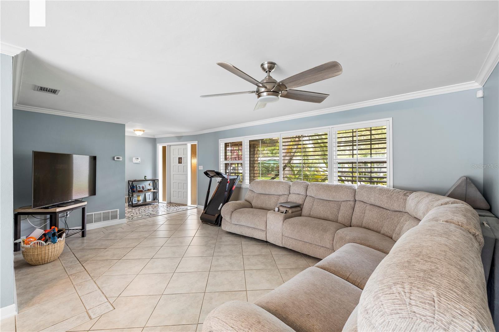 Image 7 of 72 For 2215 Buena Vista Drive