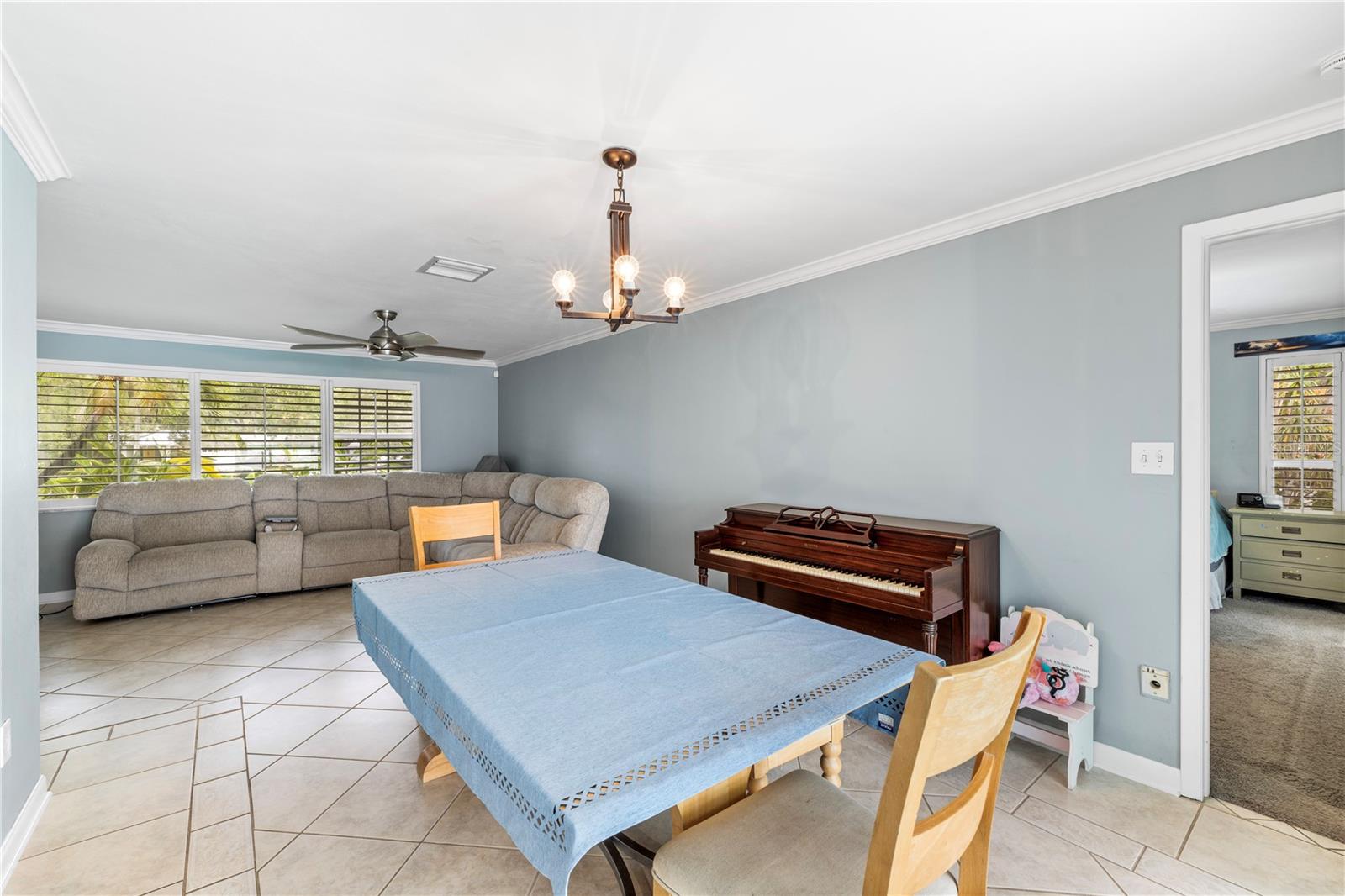Image 8 of 72 For 2215 Buena Vista Drive