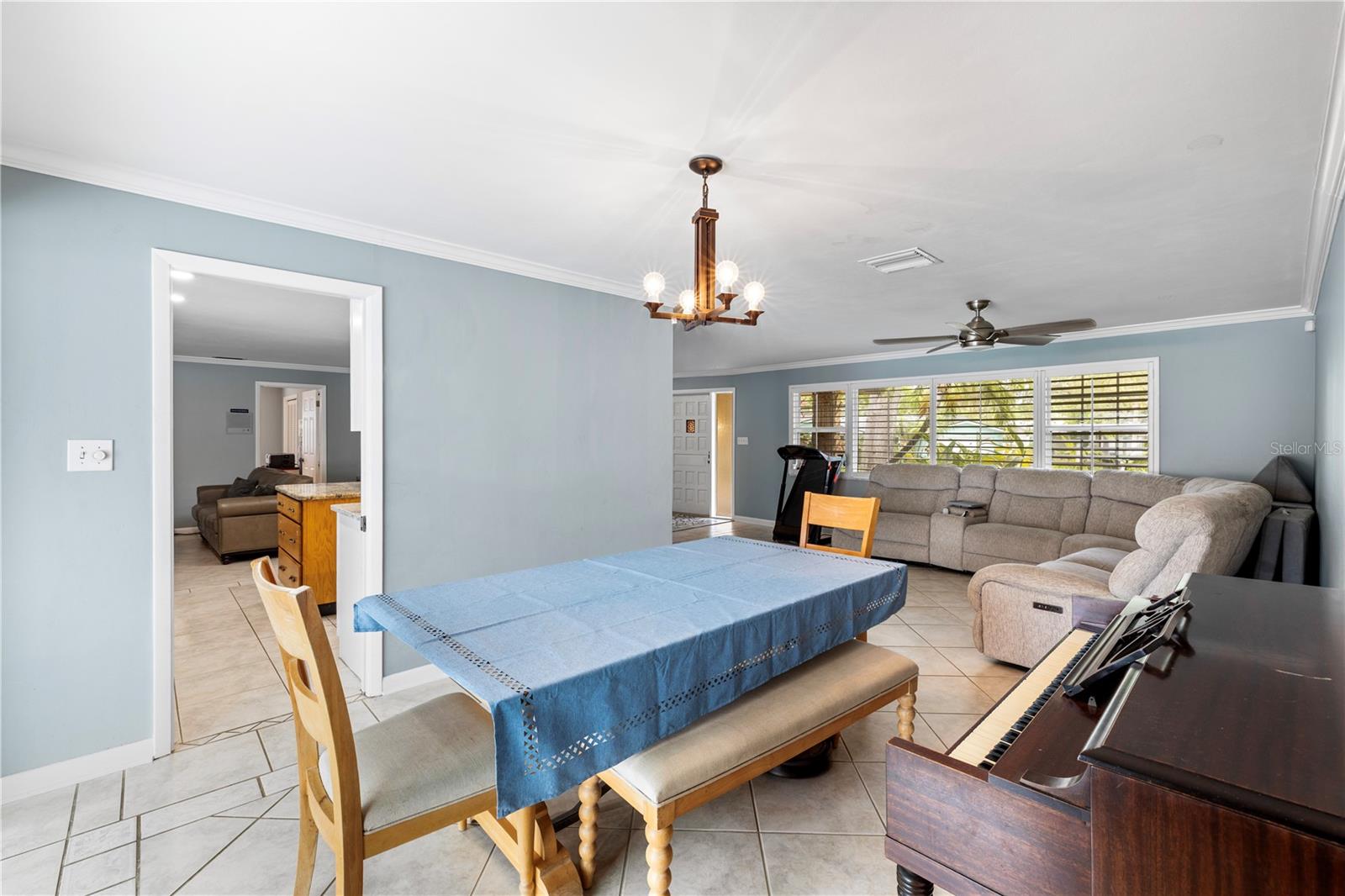 Image 9 of 72 For 2215 Buena Vista Drive