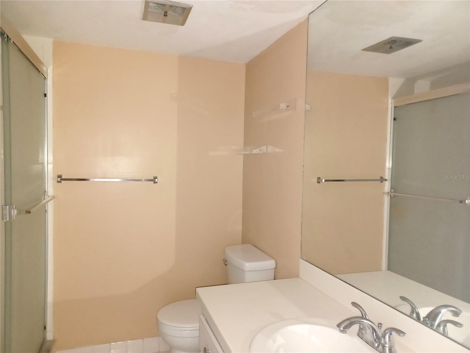Image 10 of 14 For 2525 Bay Drive B22