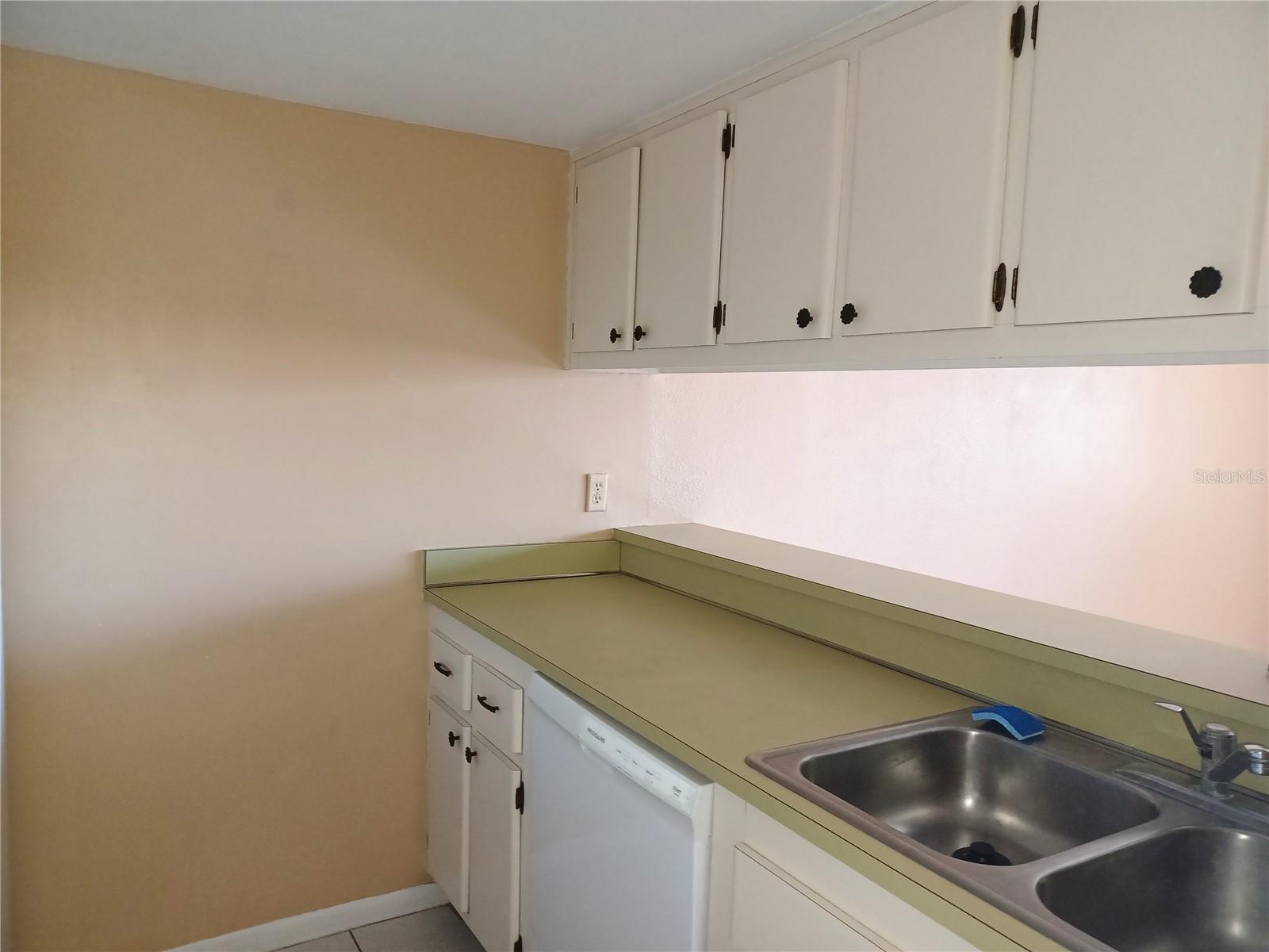 Image 8 of 14 For 2525 Bay Drive B22