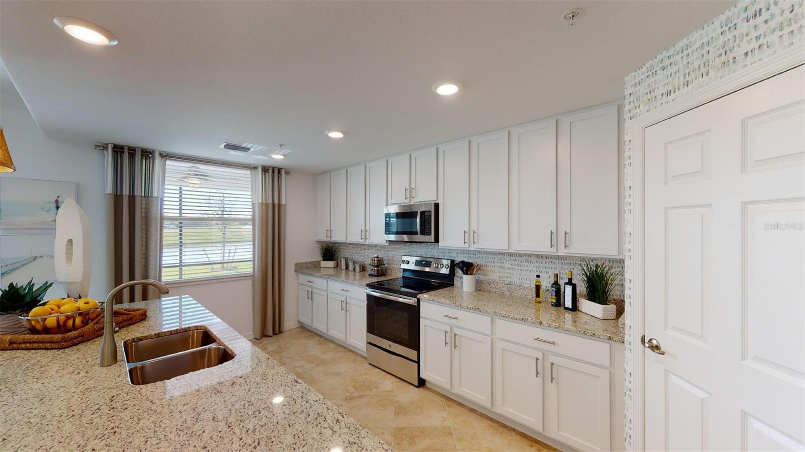 Image 9 of 39 For 12913 Santa Monica Court 74-102