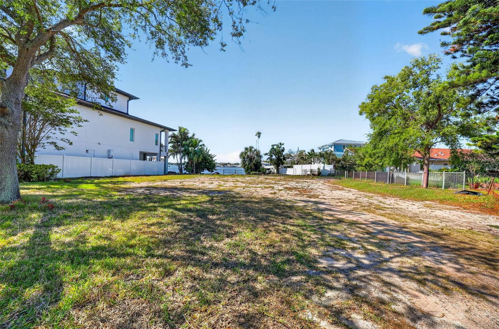 Image 9 of 9 For 909 Oakwood Drive