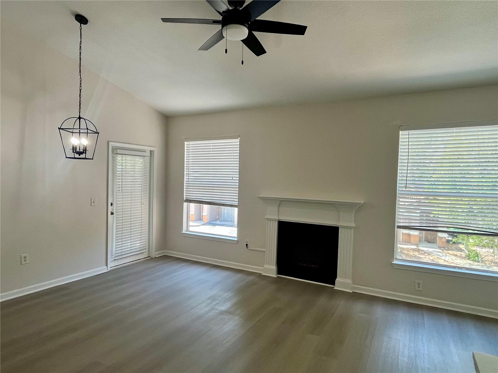 Image 7 of 25 For 18105 Villa Creek Drive