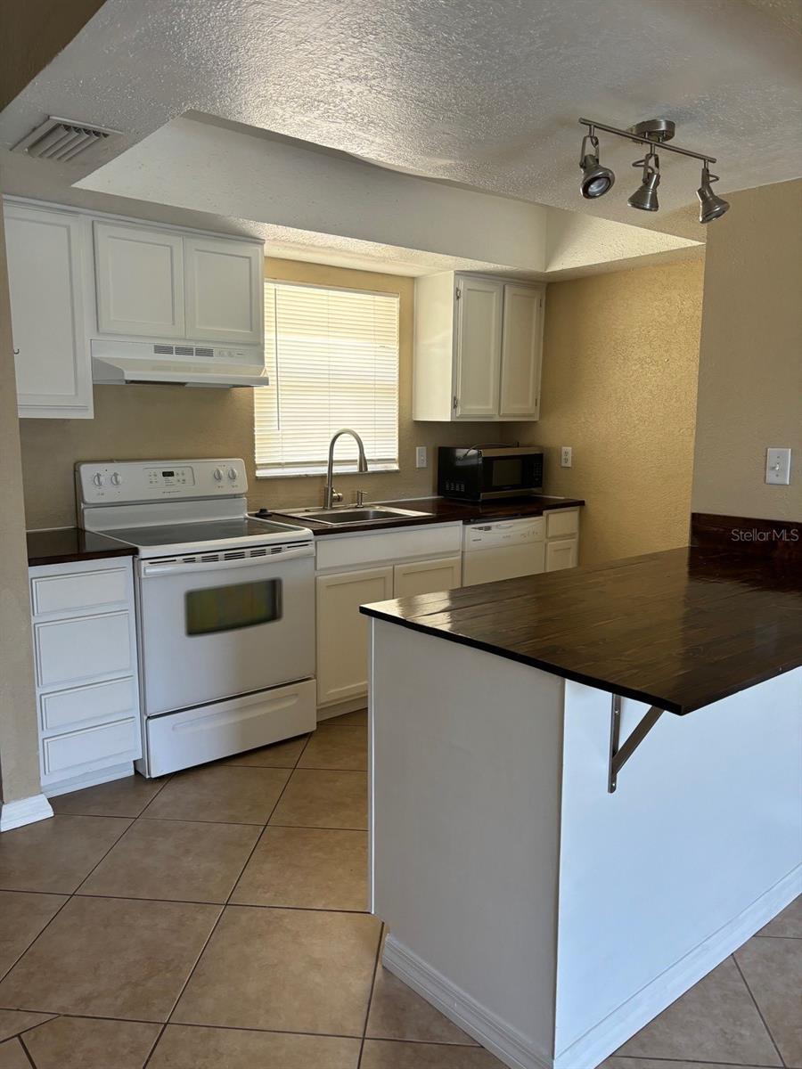 Image 6 of 24 For 5109 Lawnton Court