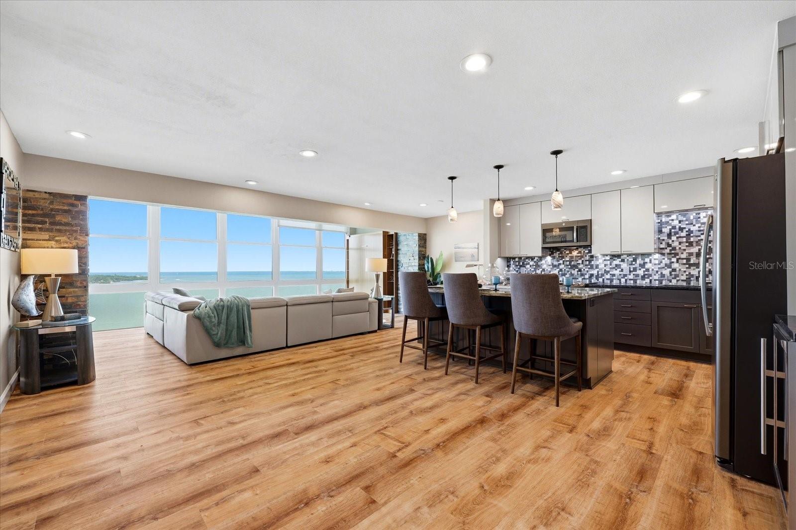 Image 2 of 48 For 7200 Sunshine Skyway Lane S 16g