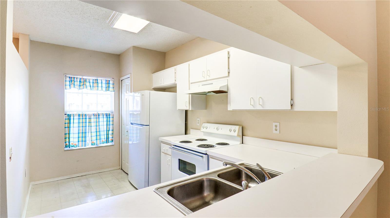 Image 6 of 45 For 12306 Berkeley Square Drive