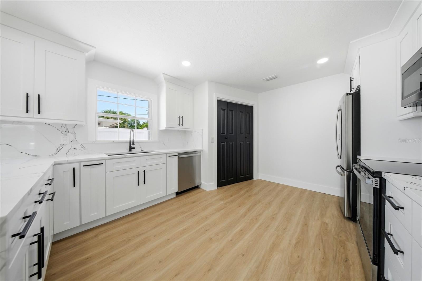 Image 15 of 48 For 3700 72 Street N