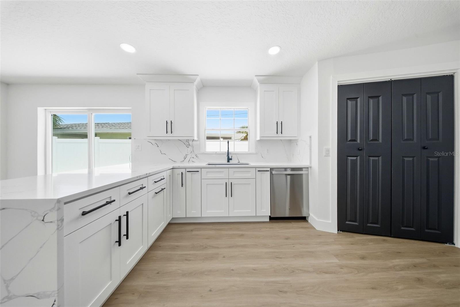 Image 16 of 48 For 3700 72 Street N